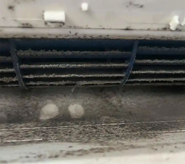 葫芦岛市空调吹的风有股烧焦味是怎么回事